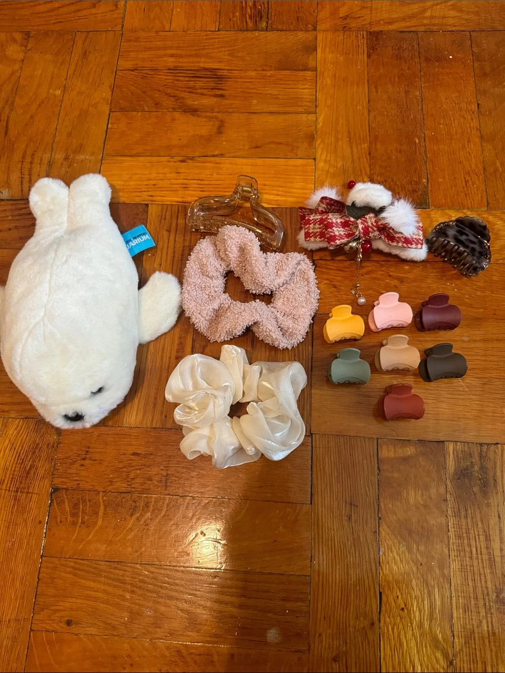 White Seal Plush + Hair Clip/Scrunchie Lot